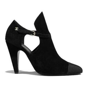 CHANEL 2020 Paris-31 Rue Cambon Métiers d'Art Suede Grosgrain Cut-Out Ankle Boot